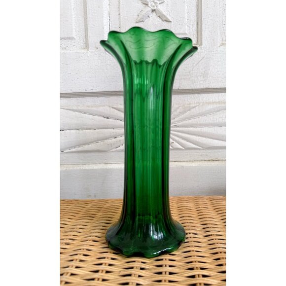 Antique Victorian Green Art Glass Fluted Flower Vase - Picture 2 of 15